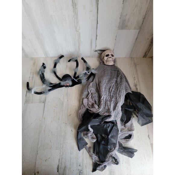 Grim reaper spider hanging Halloween home decor prop set unique - Picture 1 of 12